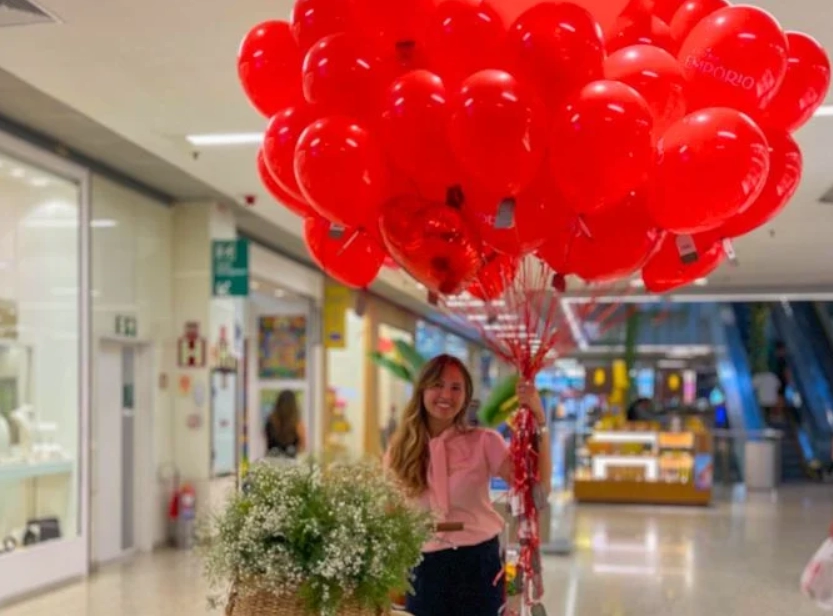 Imagem do artigo Dia dos Namorados com distribuição de 600 balões vermelhos no Shopping Barra